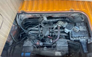 Volkswagen-Vanagon-1981-Orange-15