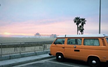 Volkswagen-Vanagon-1981-Orange-3