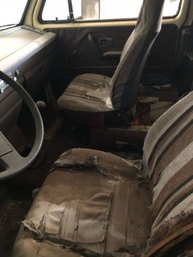 Volkswagen-Vanagon-1981-Tan-Tan-17