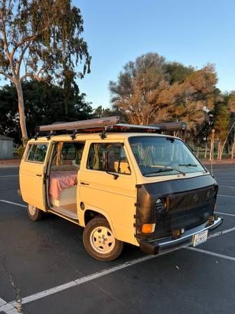 Volkswagen-Vanagon-1981-Yellow-1