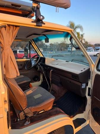 Volkswagen-Vanagon-1981-Yellow-14