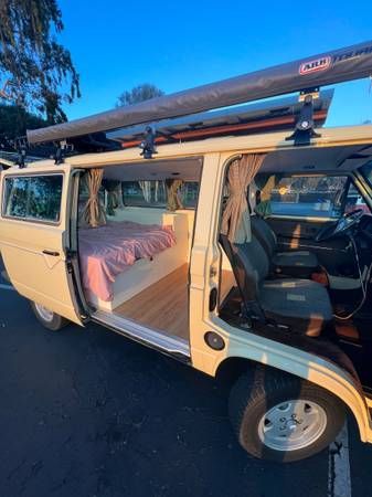Volkswagen-Vanagon-1981-Yellow-15