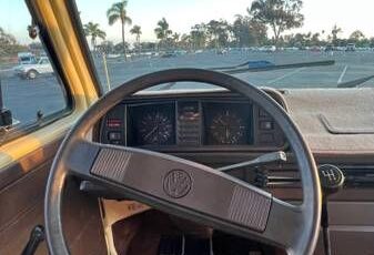 Volkswagen-Vanagon-1981-Yellow-16