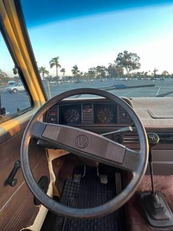 Volkswagen-Vanagon-1981-Yellow-16