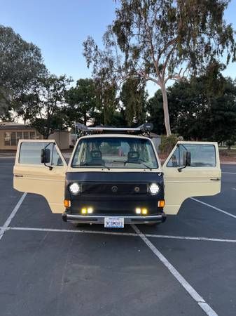 Volkswagen-Vanagon-1981-Yellow-3