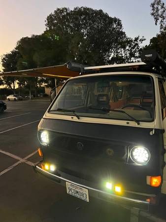 Volkswagen-Vanagon-1981-Yellow-8