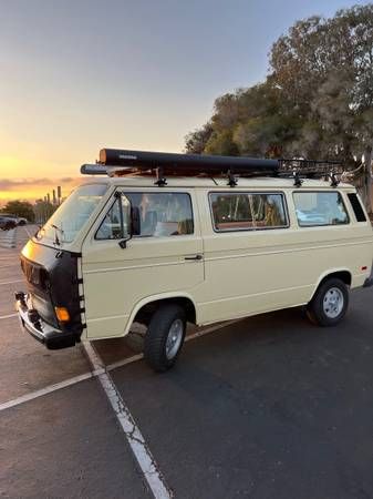 Volkswagen-Vanagon-1981-Yellow