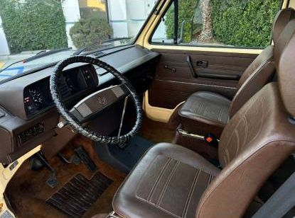 Volkswagen-Vanagon-1982-10