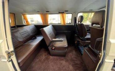 Volkswagen-Vanagon-1982-11
