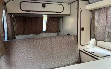 Volkswagen-Vanagon-1982-12
