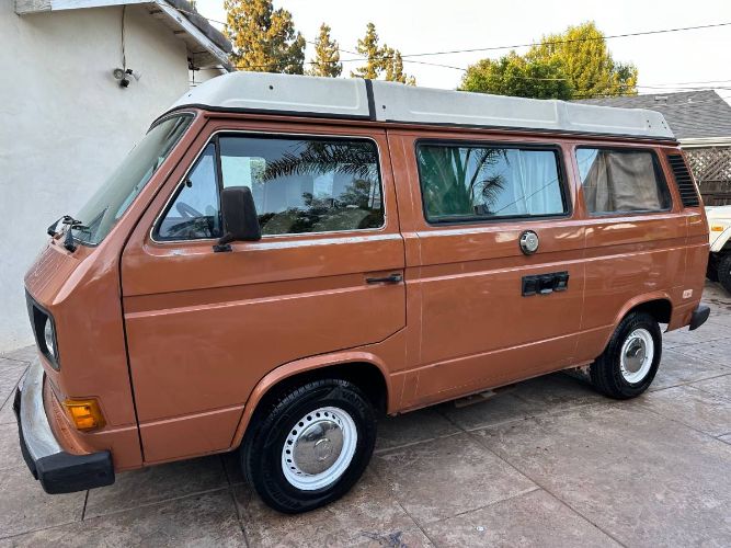 Volkswagen-Vanagon-1982