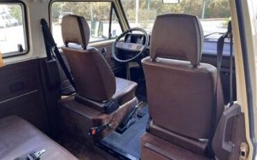 Volkswagen-Vanagon-1982-13