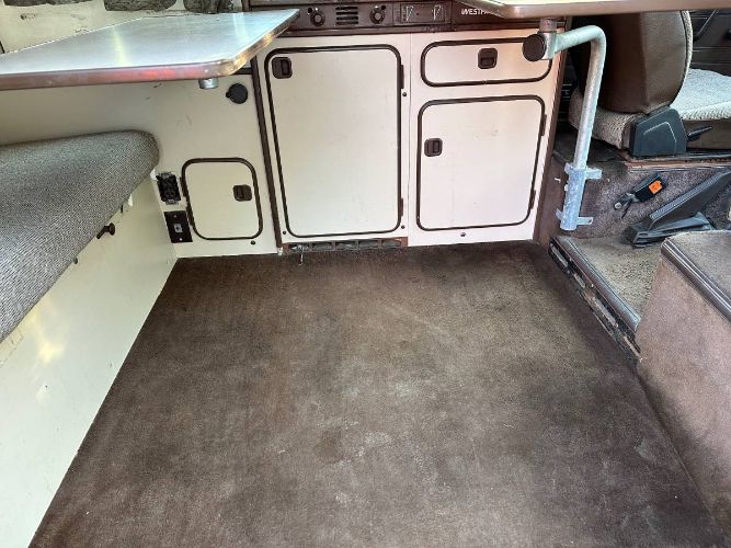 Volkswagen-Vanagon-1982-14