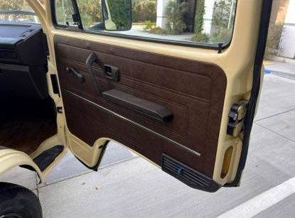 Volkswagen-Vanagon-1982-15