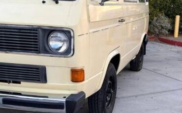 Volkswagen-Vanagon-1982-16