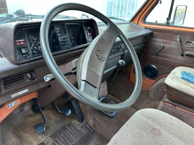 Volkswagen-Vanagon-1982-19