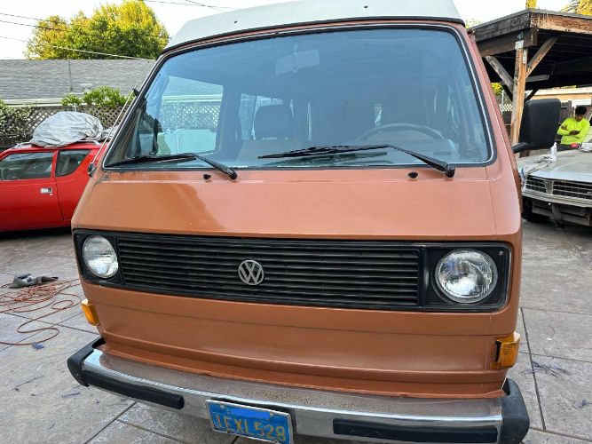 Volkswagen-Vanagon-1982-2