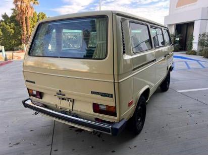 Volkswagen-Vanagon-1982-2