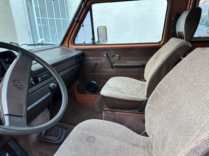 Volkswagen-Vanagon-1982-21