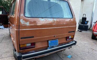 Volkswagen-Vanagon-1982-3