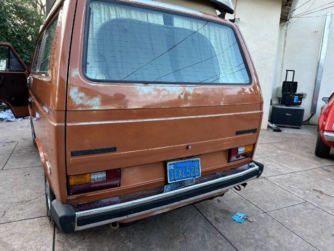Volkswagen-Vanagon-1982-3