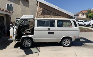 Volkswagen-Vanagon-1982