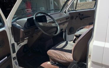 Volkswagen-Vanagon-1982-8