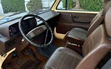 Volkswagen-Vanagon-1982-Custom
