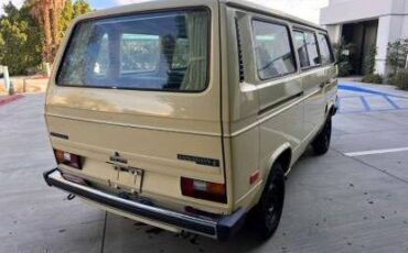 Volkswagen-Vanagon-1982-Custom-6