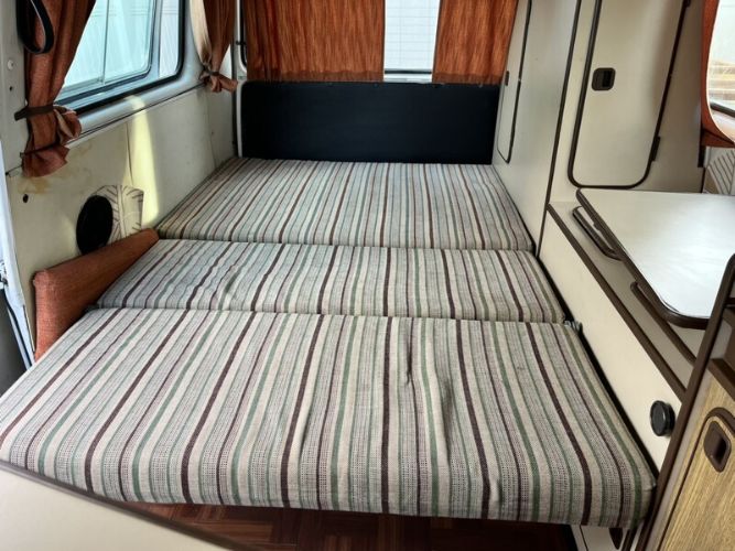 Volkswagen-Vanagon-1983-White-Brown-15