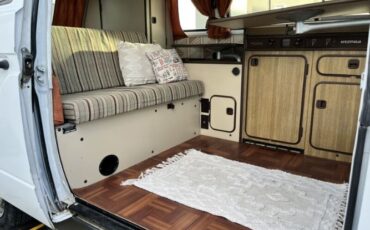 Volkswagen-Vanagon-1983-White-Brown-16