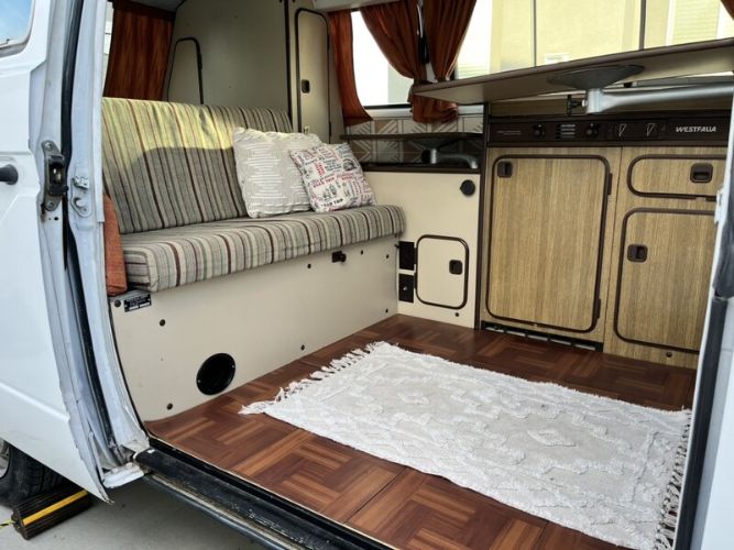 Volkswagen-Vanagon-1983-White-Brown-16