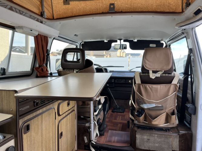 Volkswagen-Vanagon-1983-White-Brown-17