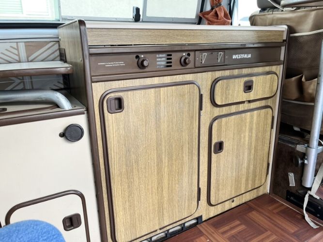 Volkswagen-Vanagon-1983-White-Brown-20
