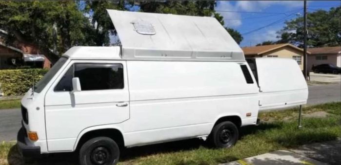 Volkswagen-Vanagon-1984-1