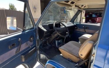 Volkswagen-Vanagon-1984-1