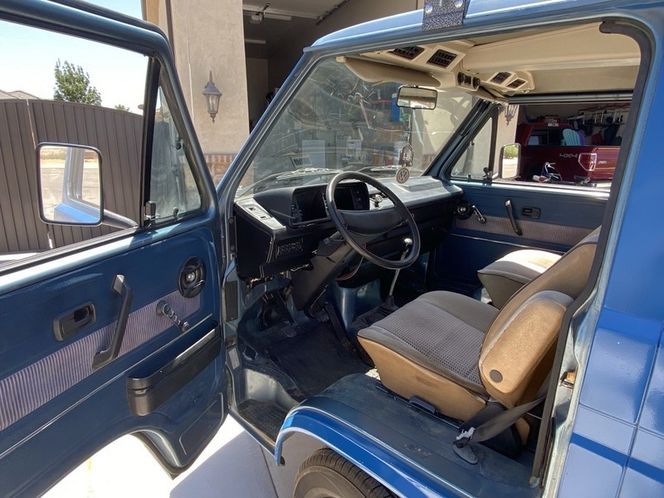 Volkswagen-Vanagon-1984-1