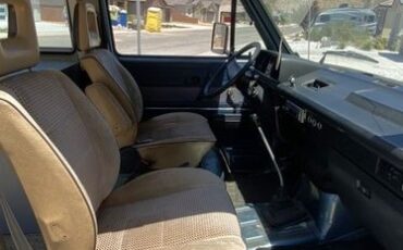 Volkswagen-Vanagon-1984-16