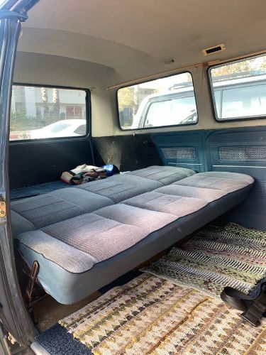 Volkswagen-Vanagon-1984-2