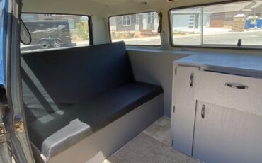 Volkswagen-Vanagon-1984-2