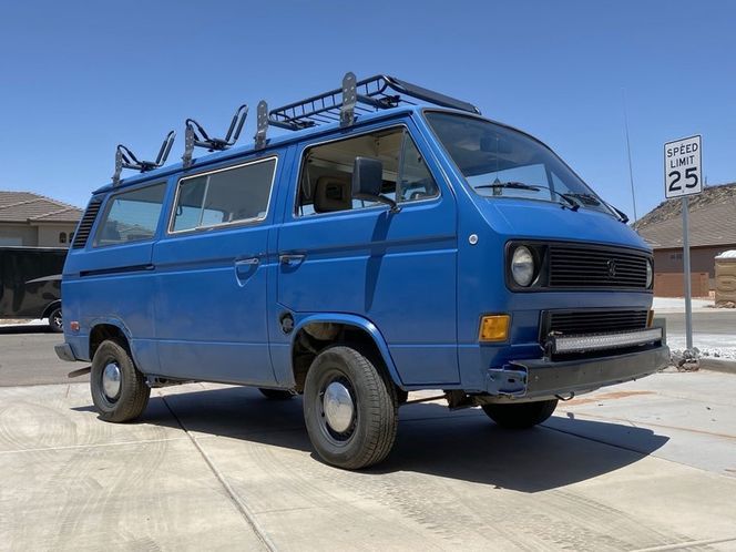 Volkswagen-Vanagon-1984-23