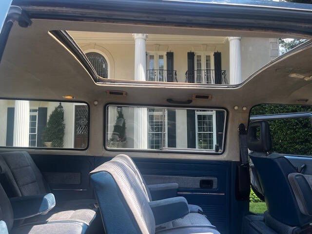 Volkswagen-Vanagon-1984-Monaco-2-Tone-Blue-Blue-3