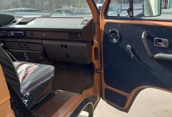 Volkswagen-Vanagon-1984-Tan-Black-11