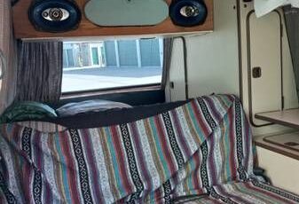 Volkswagen-Vanagon-1984-Tan-Black-2