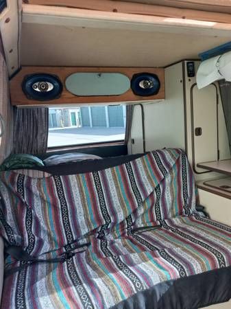 Volkswagen-Vanagon-1984-Tan-Black-2