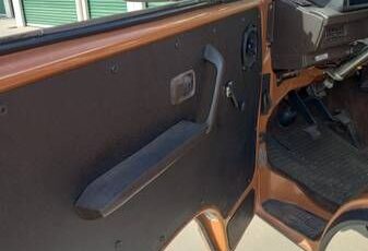 Volkswagen-Vanagon-1984-Tan-Black-5
