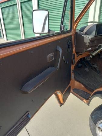Volkswagen-Vanagon-1984-Tan-Black-5