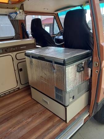 Volkswagen-Vanagon-1984-Tan-Black-7