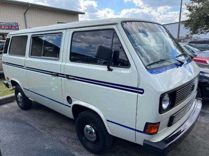 Volkswagen-Vanagon-1984-White-11
