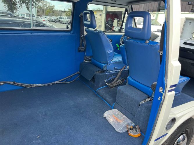 Volkswagen-Vanagon-1984-White-3